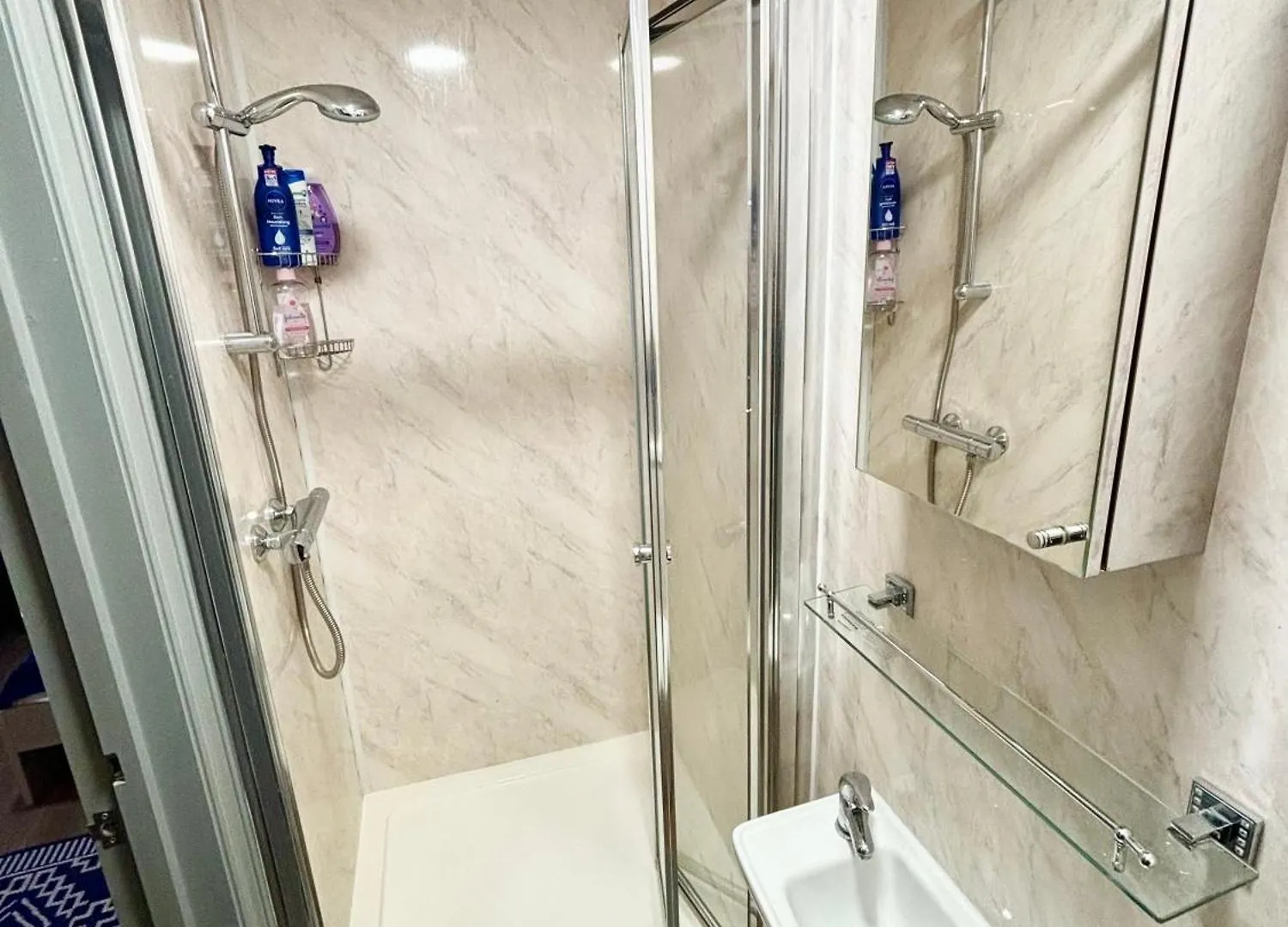 Cozy Ensuite In The Heart Of London 0*,  United Kingdom